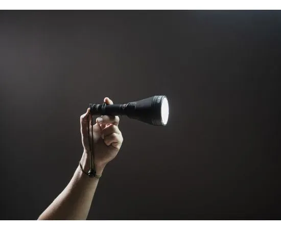 Armytek Barracuda Pro Armytek Barracuda Pro XHP35 HI Warm Light Long Throw Search Light 1400 Lumens