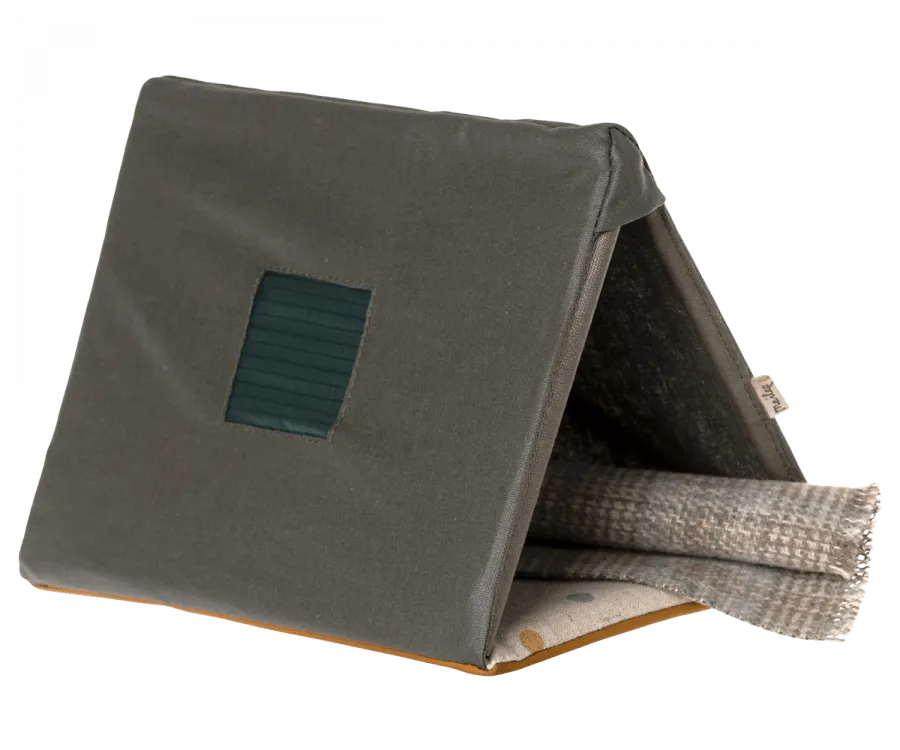 Single Tent, Mouse